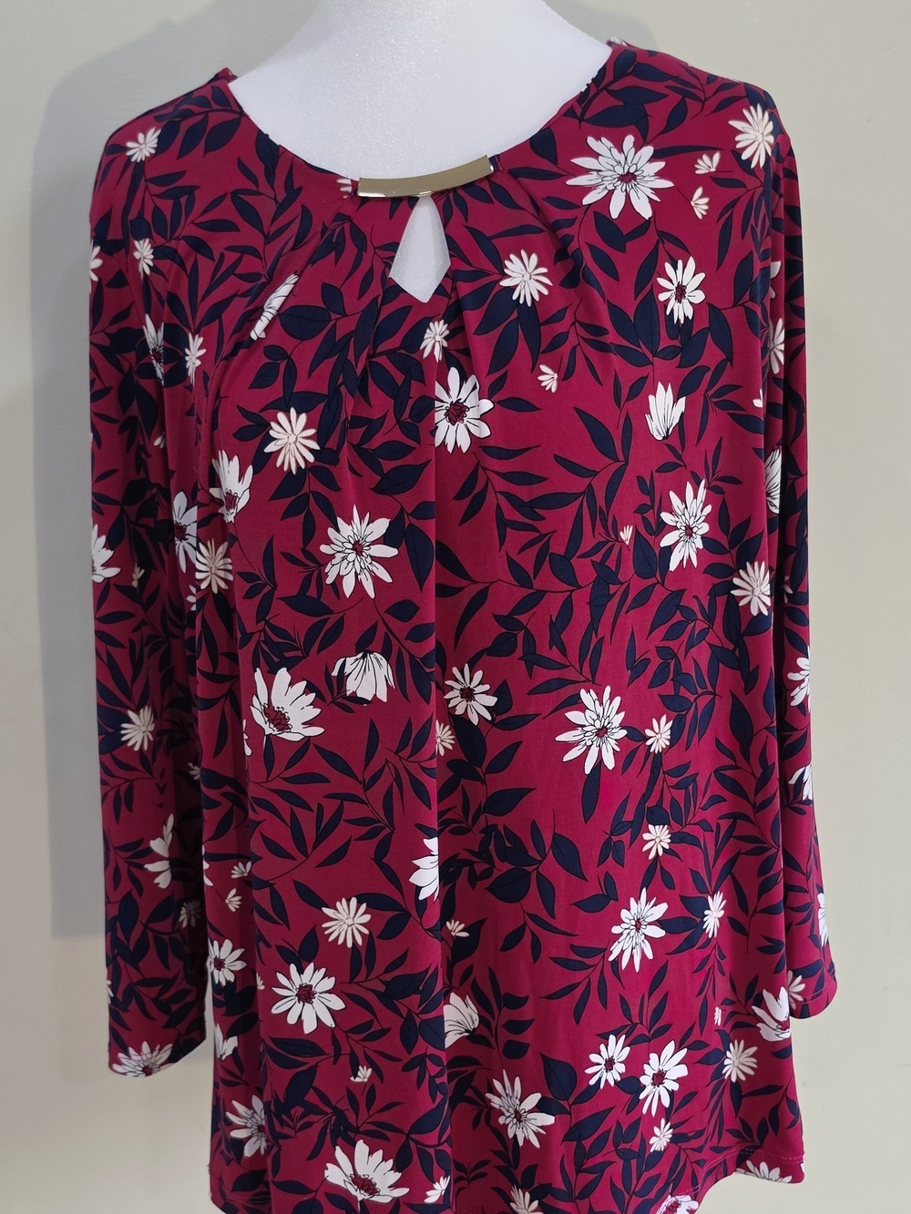 Liz Claiborne Magenta Floral Keyhole Long Sleeve Top